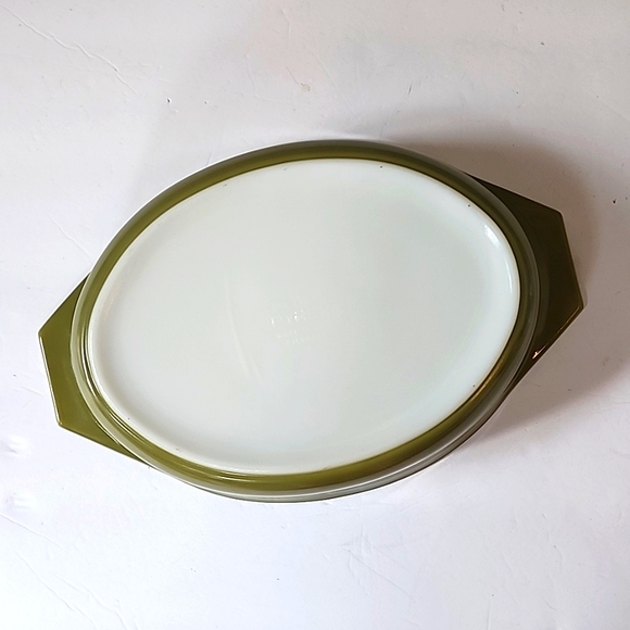 Vintage Pyrex Verde 2.5 qt casserole dish with lid - Picture 9 of 12